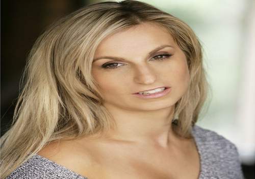 Australian Actress Robyn Duse signs with U.S Manager as she reaches for   the stars in Hollywood!