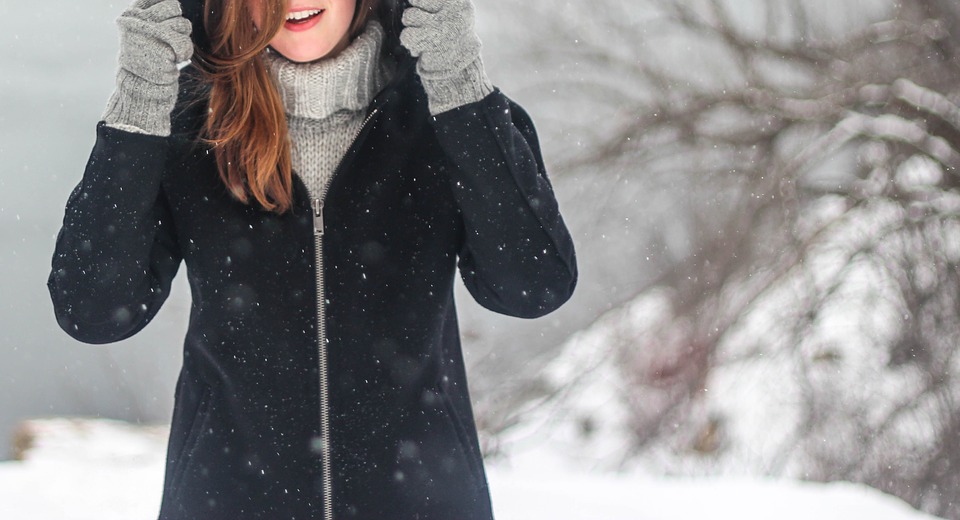 How To Keep Warm And Still Look Glamorous On Winter Evenings