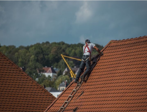 Why You Need To Hire People To Fix Leaky Roofs