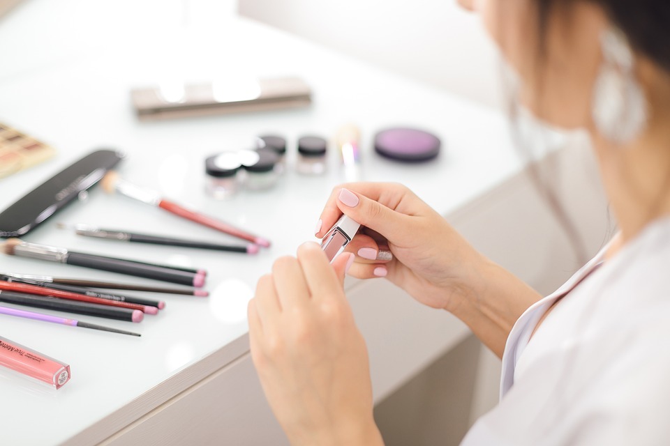 Essential Makeup Items Every Woman Must Have